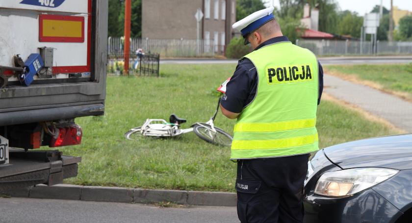 Mniej wypadków i ofiar śmiertelnych w Łowickiem. Wzrosła liczba kolizji