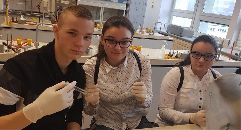 Uczniowie II LO zdobywali wiedzę na UŁ