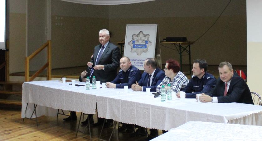 Debata społeczna w Nieborowie. Mieszkańcy chcą posterunku policji