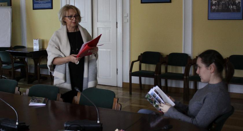 Łowicz w liczbach. Ciekawa publikacja dla uczniów podstawówek