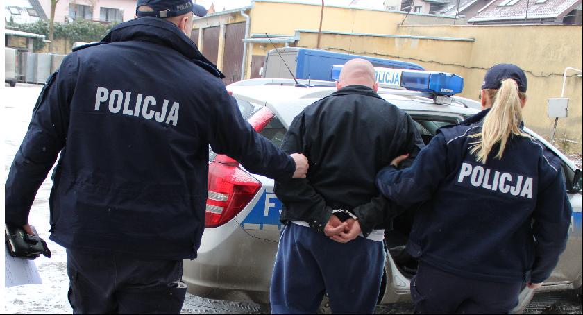 Pociętego citroena C5 przewozili w dostawczaku. Wpadli w Jamnie