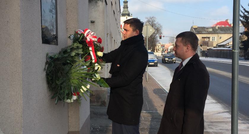Łowicki PiS złożył kwiaty w hołdzie żołnierzom niezłomnym