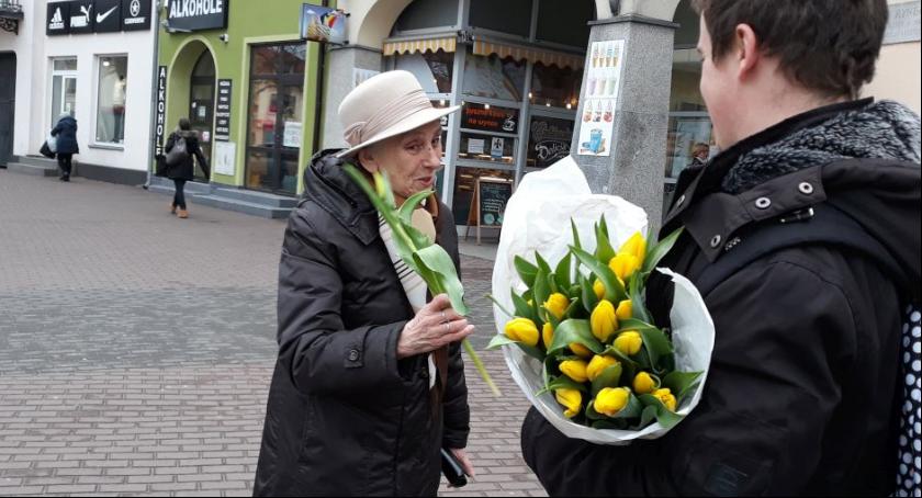 200 tulipanów na Dzień Kobiet