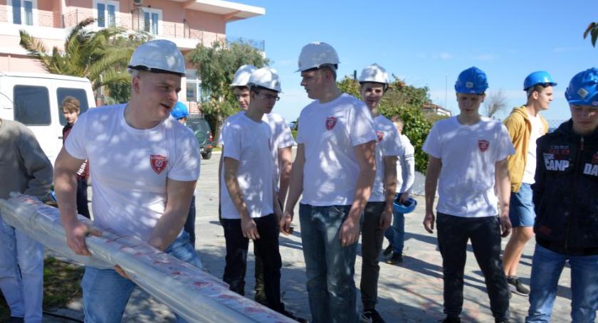 Informatycy i elektrycy z ZSP nr 1 w Łowiczu na stażu zawodowym na Riwierze Olimpijskiej