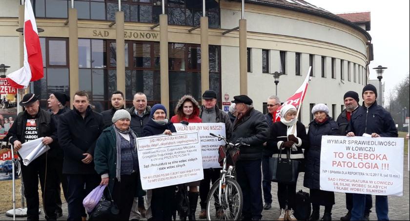 Pikieta pod Sądem Rejonowym w Łowiczu