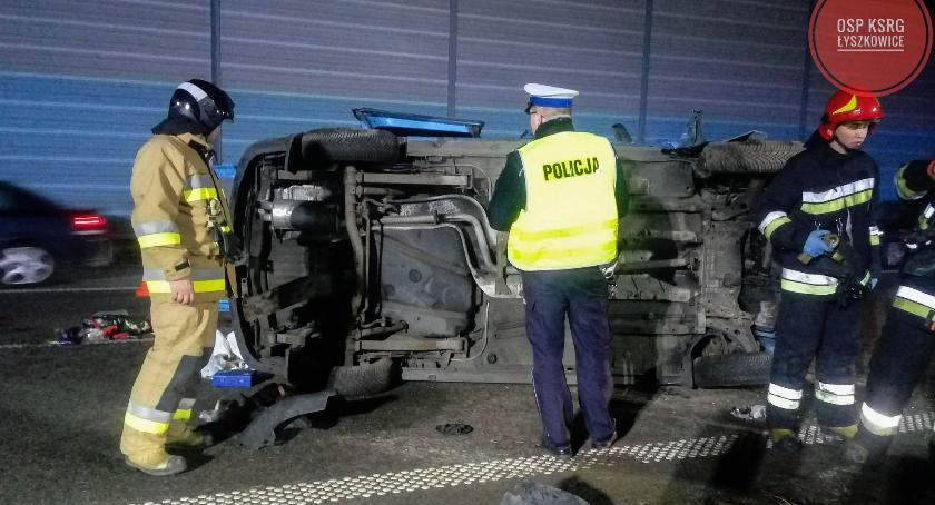 Świąteczny weekend na drogach. Wypadek na A2, nietrzeźwi kierujący