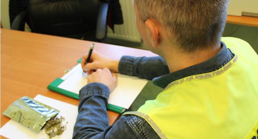 18-latek wpadł z marihuaną w centrum Łowicza