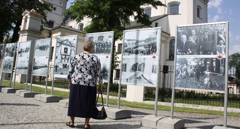 Otwarto wystawę „Łowicz w Niepodległej”