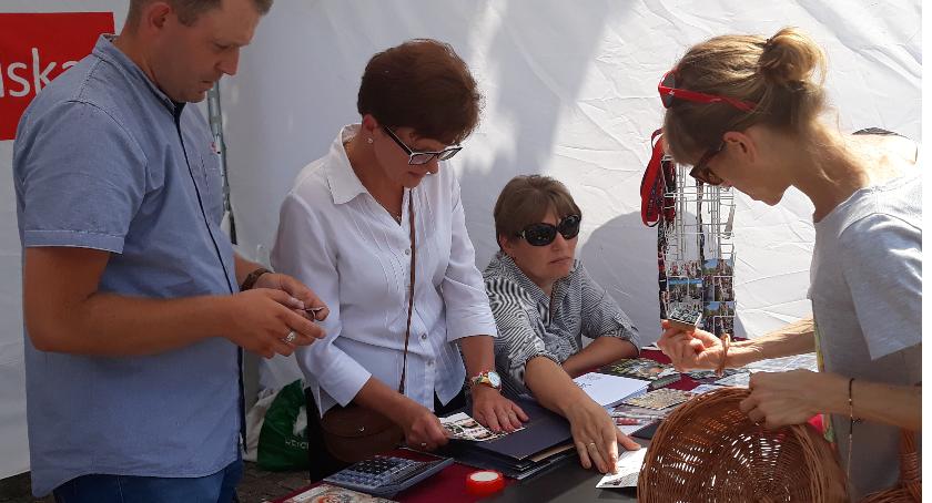 Limitowana edycja znaczków z łowickim Bożym Ciałem 