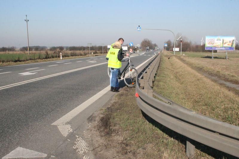 Zderzenie rowerzysty z osobówką na DK 92 