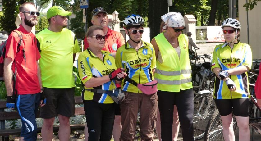 Cykliści na trasie trzeciego etapu rajdu niepodległościowego