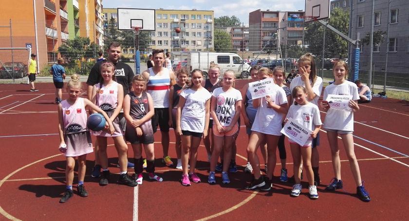Turniej basketu na łowickich Bratkowicach