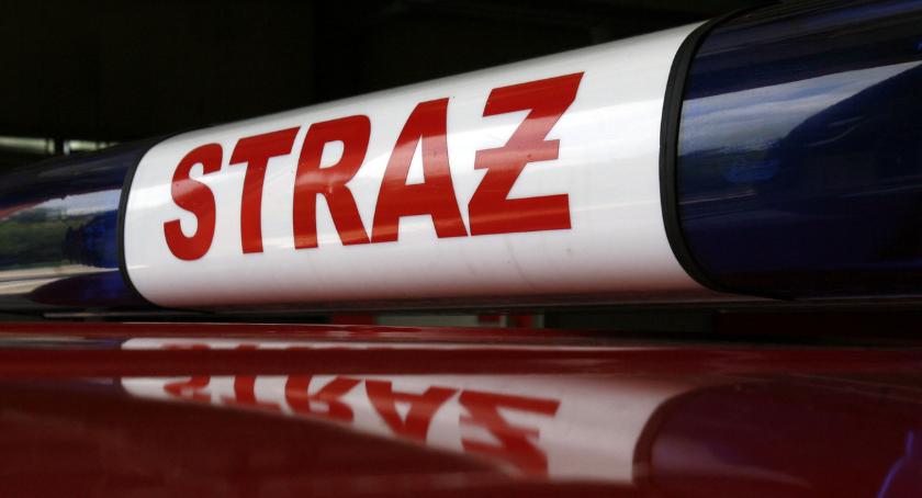 Pożar garażu ze sprzętem rolniczym w gminie Kiernozia. Straty oszacowano na ponad pół miliona zł