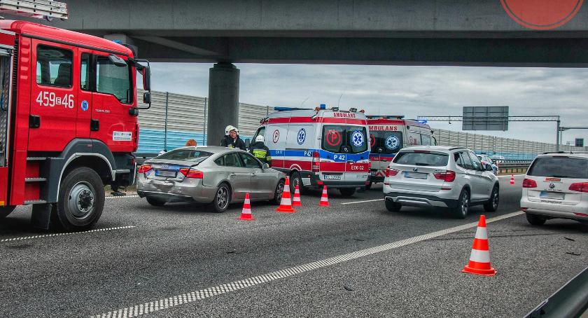 Łowickie: wypadek z udziałem 4 aut na A2, 3 pojazdy zderzyły się na DK 70