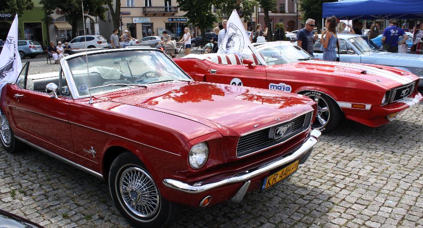 Dni Łowicza 2018: zlot mustangów na Nowym Rynku (ZDJĘCIA, VIDEO)