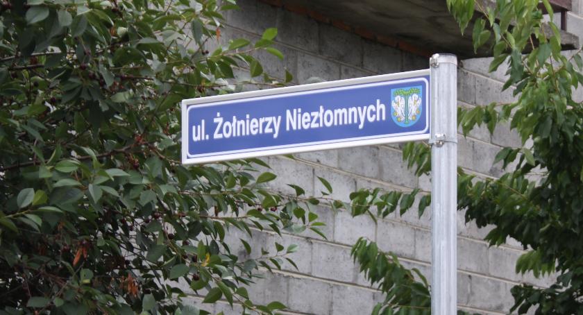 Sprawa spornej nazwy ulicy na łowickich Górkach trafi do sądu