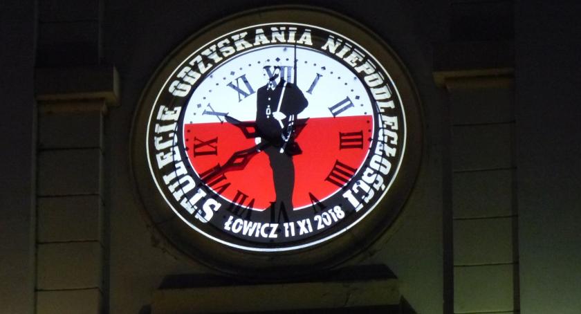 Hologram z Rotstadem zdobi wieżę ratusza