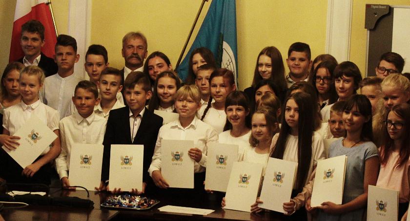 Stypendia naukowe burmistrza Łowicza rozdane
