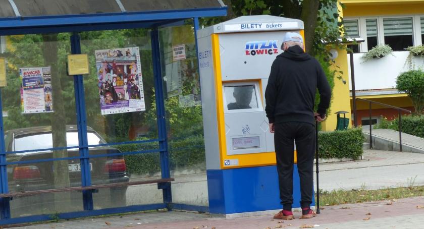 Biletomaty stacjonarne już stoją. Będzie nowy rodzaj biletu