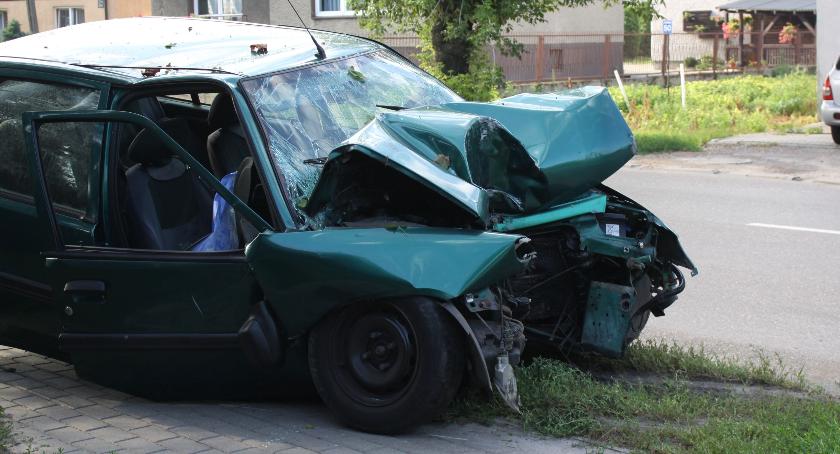 Wypadek w Łowiczu. Ranny 24-letni mężczyzna