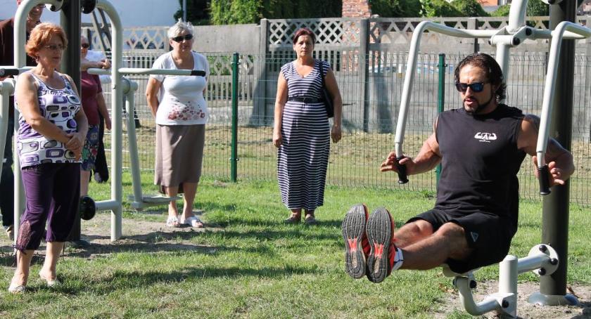 Otwarcie siłowni plenerowej i placu zabaw przy Konopackiego (ZDJĘCIA)