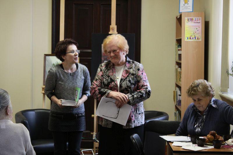O poezji przy pączku i kawie