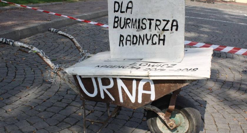 Urna Wojciecha Gędka zniknęła ze Starego Rynku
