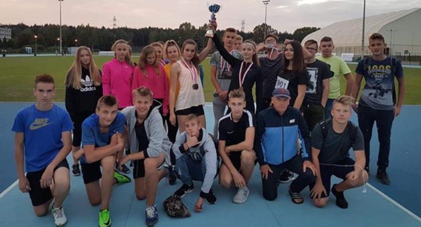 Bełchatów: historyczny sukces UKS Błyskawica Domaniewice, 10 medali sportowców z ziemi łowickiej