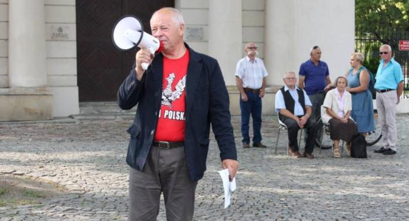 Wojciech Gędek odzyskał taczkę, jednak nie stanie do wyborczej walki o fotel burmistrza
