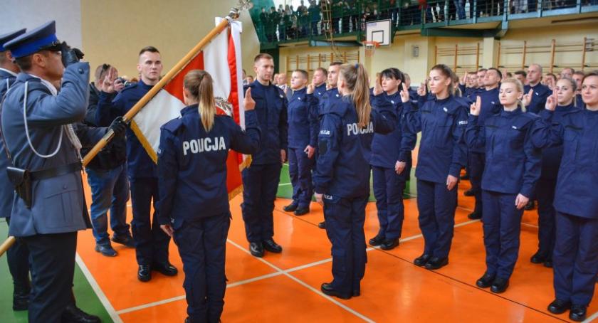 Czterech nowych funkcjonariuszy w szeregach łowickiej policji