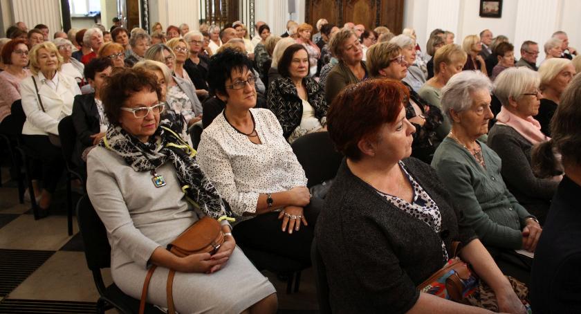 Słuchacze Łowickiego Uniwersytetu Trzeciego Wieku zainaugurowali nowy rok akademicki (ZDJĘCIA)