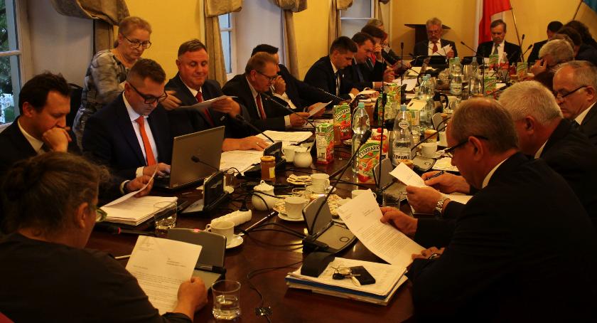 Mieszkańcy Starego Miasta obawiają się ciężarówek. Spotkanie z radnymi (ZDJĘCIA, VIDEO)