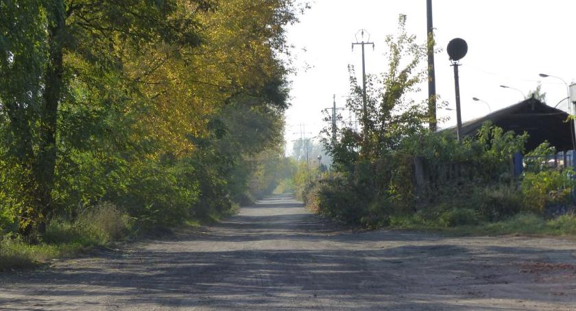 Droga zbiorcza i alternatywne rozwiązania tej inwestycji w ocenie mieszkańców Przedmieścia 