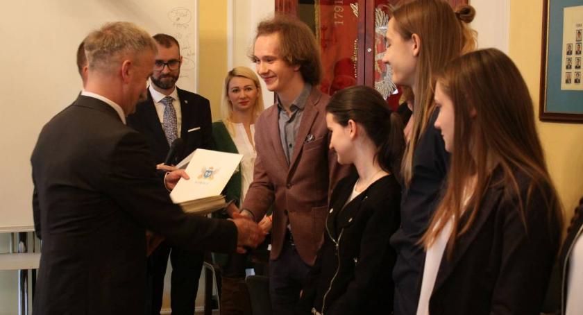 Łowicz: ostatnie dni na składanie wniosków o stypendium artystyczne