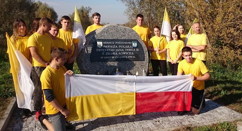 Dzień Papieski w ZSCKR w Zduńskiej Dąbrowie