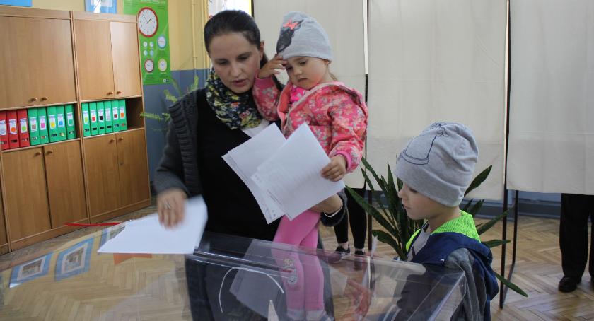 Wybory samorządowe 2018. Frekwencja w Łowiczu i gminach do godziny 12 i 17 (ZDJĘCIA)