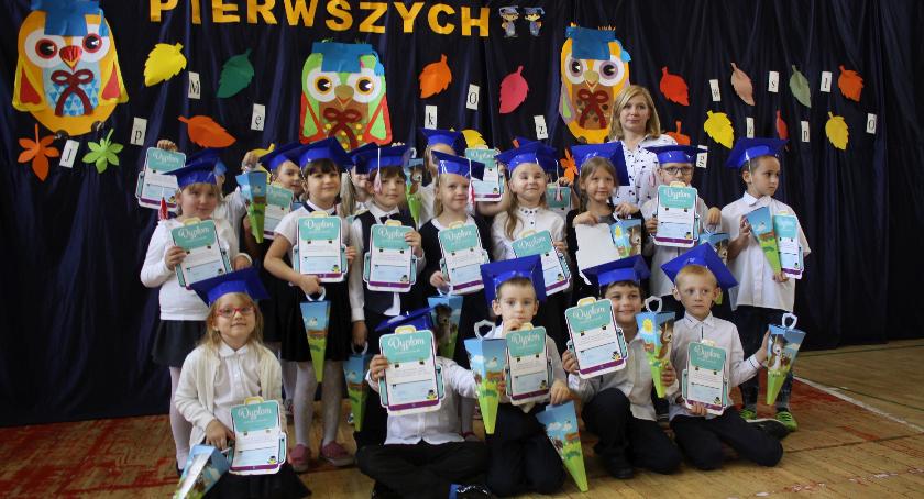 Ślubowanie pierwszoklasistów w SP nr 4 w Łowiczu (ZDJĘCIA, VIDEO)