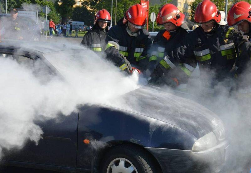 Pożar Fiesty na parkingu