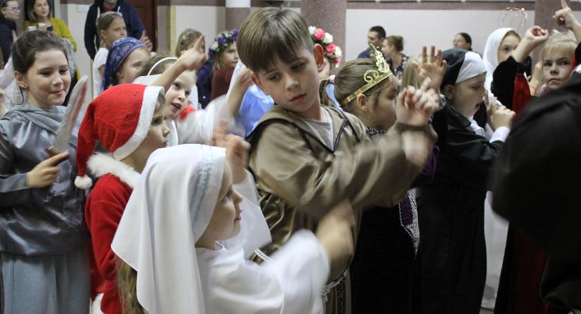 Bal Świętych w łowickiej Pijarskiej (ZDJĘCIA, VIDEO)