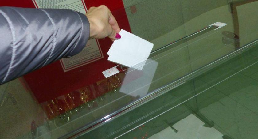 Frekwencja na godz. 12 porównywalna do tej w I turze
