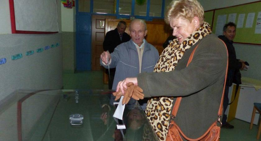 Frekwencja na godz. 17 mniejsza niż w I turze