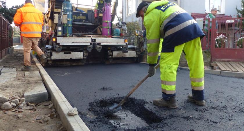 Rozpoczęło się asfaltowanie ul. Słowackiego i Norwida [FOTO, VIDEO]