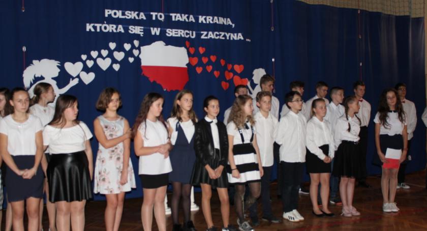 Śpiewali i recytowali na wieczorku patriotycznym (ZDJĘCIA, VIDEO)