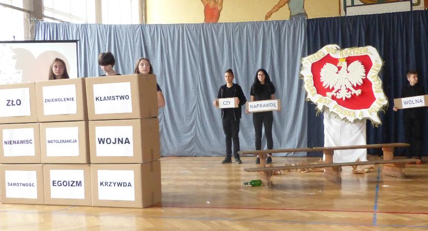 Apel połączony ze ślubowaniem pierwszaków w Trójce [FOTO, VIDEO]