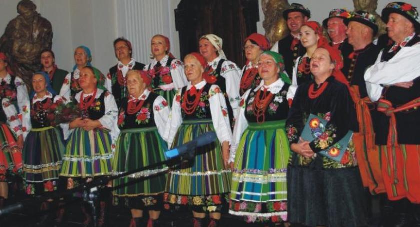 Pieśni patriotyczne zabrzmią w gwarze łowickiej