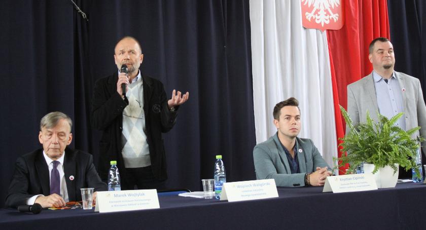 Debata „Patriotyzm wczoraj i dziś” w ZSP nr 4 w Łowiczu (ZDJĘCIA)