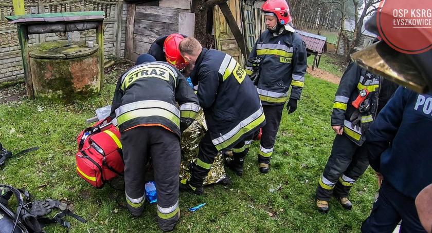 Pożar domu w Polesiu. Poszkodowany starszy mężczyzna