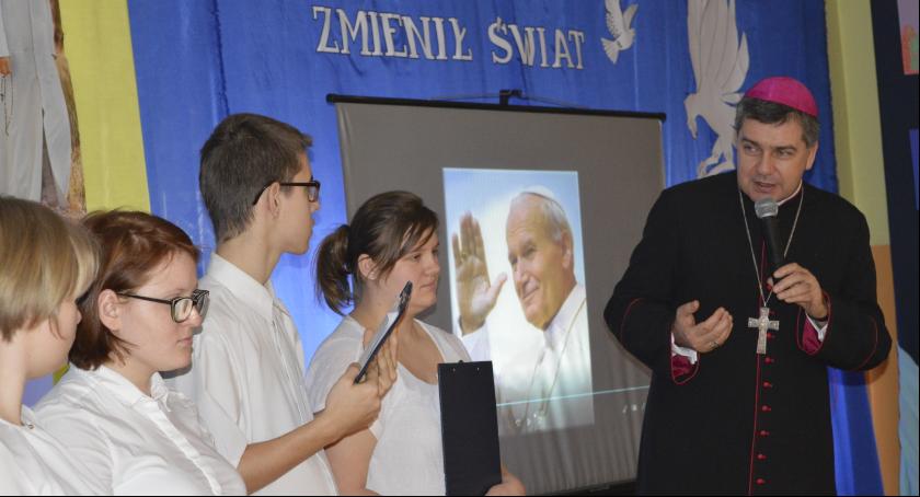 Biskup Wojciech Osial odwiedził SOS-W w Łowiczu (ZDJĘCIA)