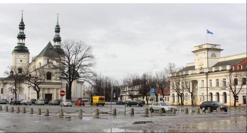 Sprzątanie Łowicza droższe niż zakładano. Potrzebne dodatkowe 302 tys. zł