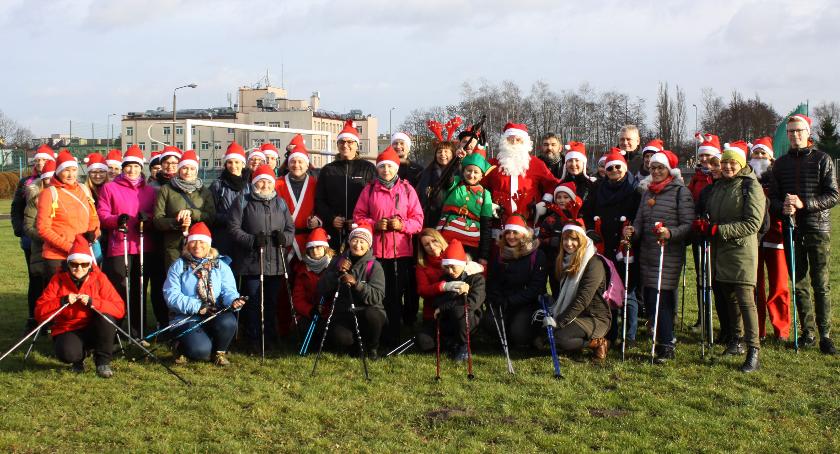 Łowicz: mikołajkowy marsz nordic walking (ZDJĘCIA, VIDEO)